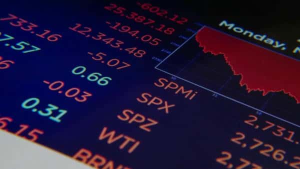 比特币跌破9万，以太坊破3千，恐慌指数接近个位数——是时候抄底了吗？