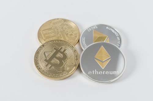 特朗普迷因币暴涨,比特币突破86000美元,经济衰退风险或成催化剂